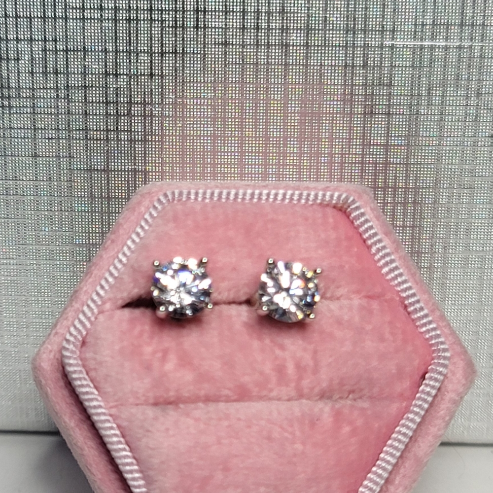 GORGEOUS 💎 2 Carat TCW Certified Moissanite Solitaire Earrings w/Paperwork - Picture 12 of 14